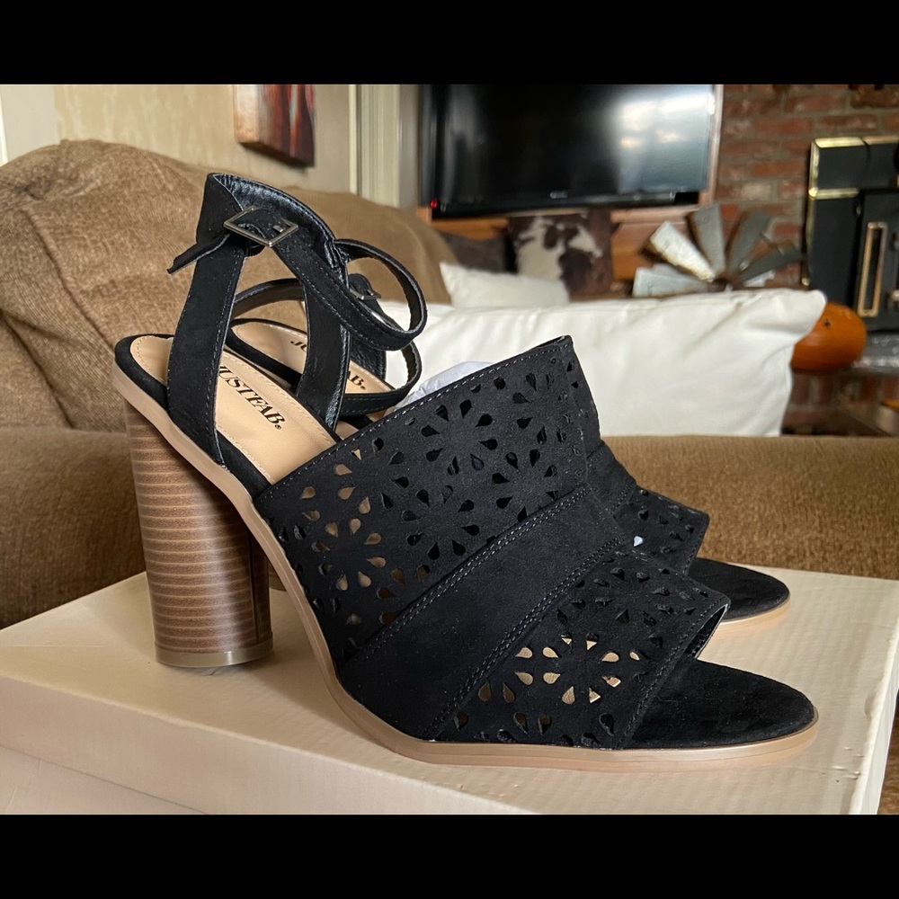 NIB Black Perforated Mule Pumps, Size 10